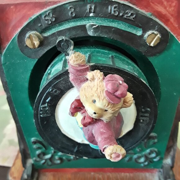 Vintage Musical Box Shaped Like an Antique Camera with Teddy Bears - Picture 2 of 6